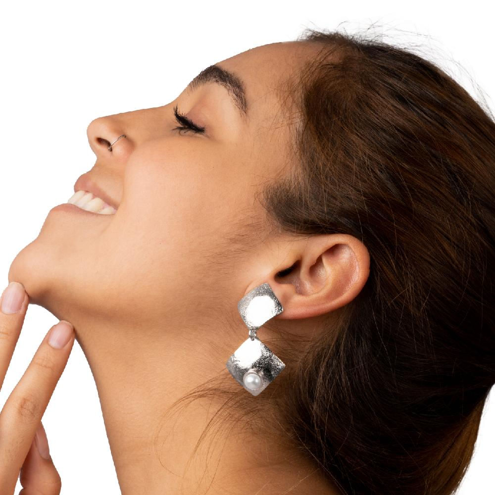 Aretes Tesoro Perlados Plateados img #2