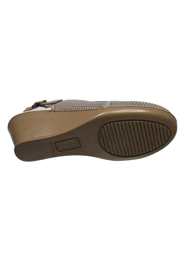 Sandalia Romulo Beige Para Dama Tacón Playero img #3