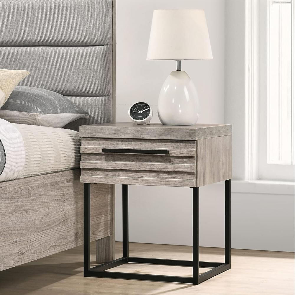 Mesita De Noche Roundhill Furniture Madera Gris Ceniza Cajones Con Tiradores Negros img #1