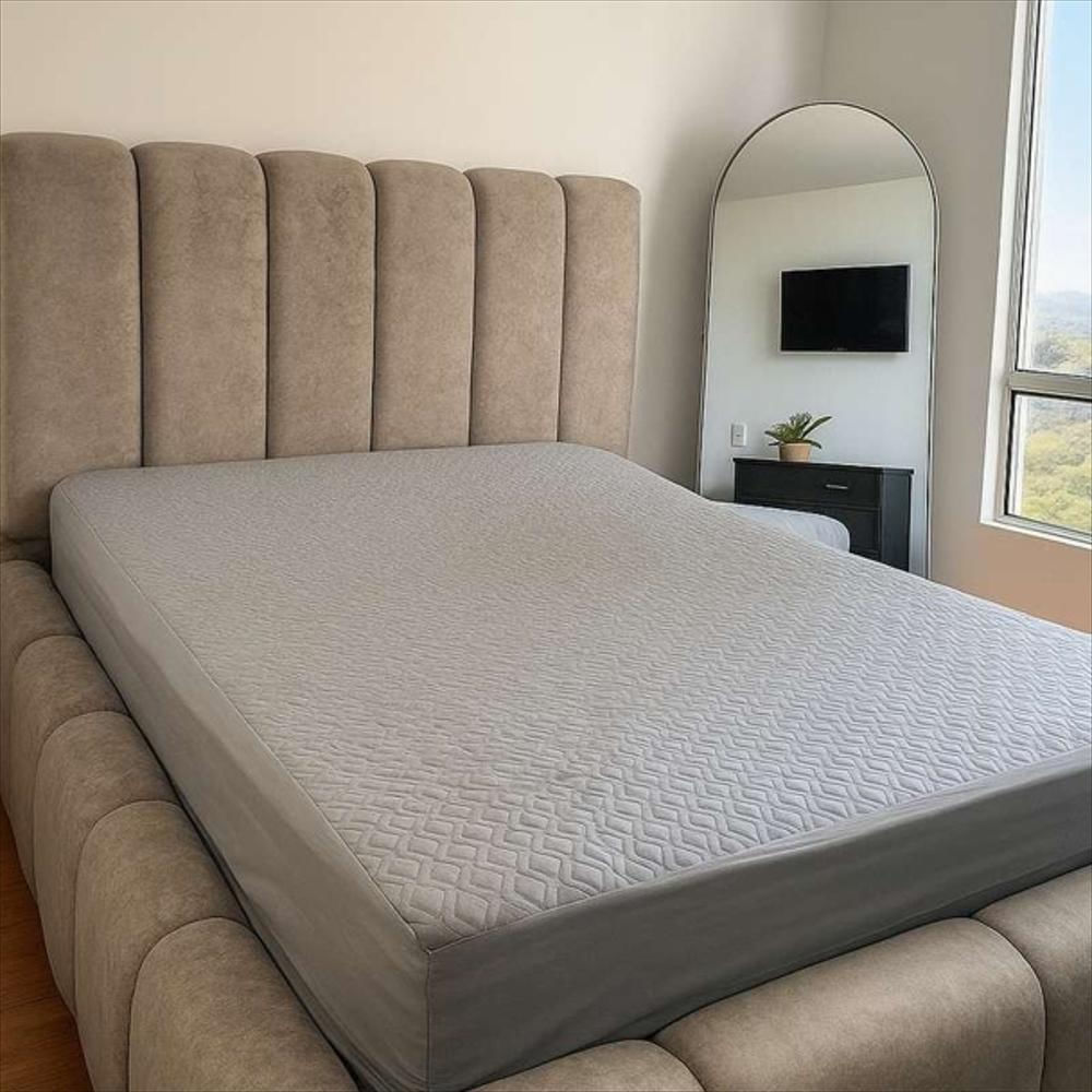 Protector De Colchón Para Cama Doble Termosellado Antialérgico Alta Durabilidad Gris Plata img #1