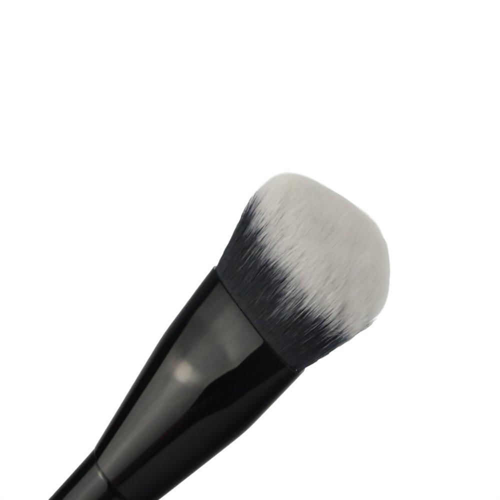 Brocha Kabuki Angular Mango Negro img #3